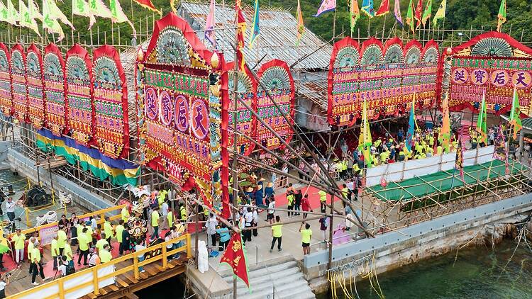 西贡粮船湾天后诞2026：海傍戏棚神功戏、天后海上巡游时间路线、交通、船期时间表