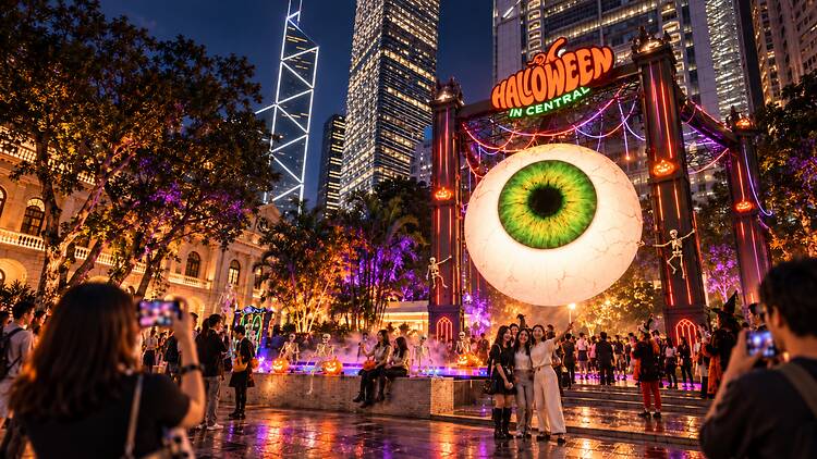 置地公司万圣节庆典2026即将登场 中环皇后像广场花园巨眼万圣节打卡装置 遮打道万圣节 DJ 派对及嘉年华轮流登场